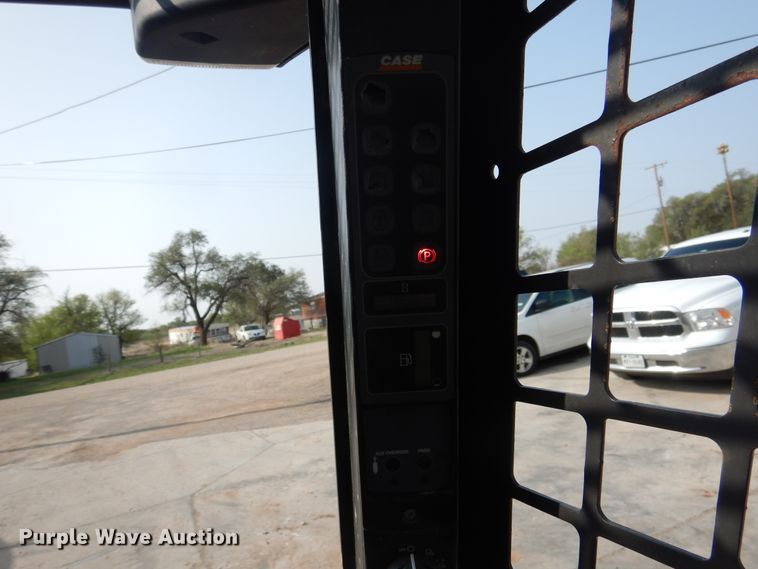 image for item HO9926 2010 Case 435 Series 3  skid steer loader