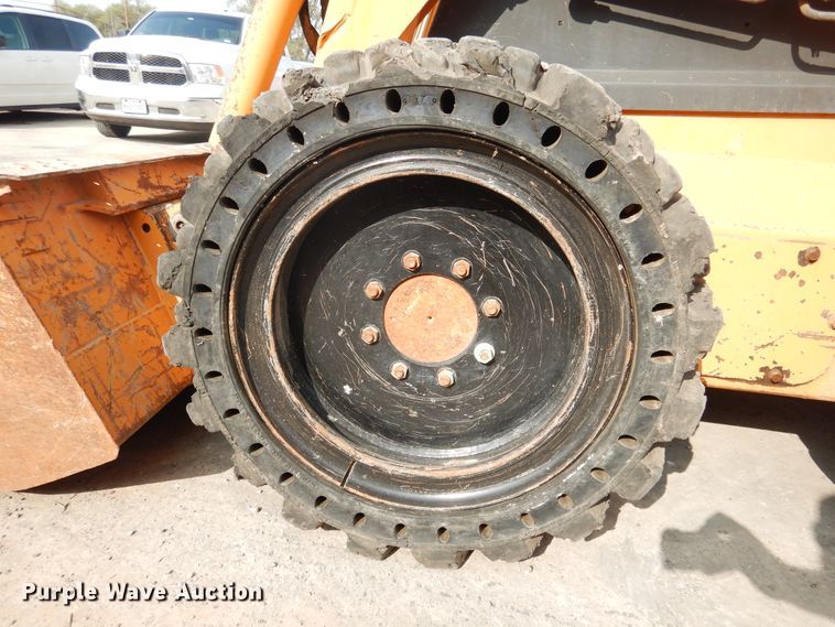 image for item HO9926 2010 Case 435 Series 3  skid steer loader