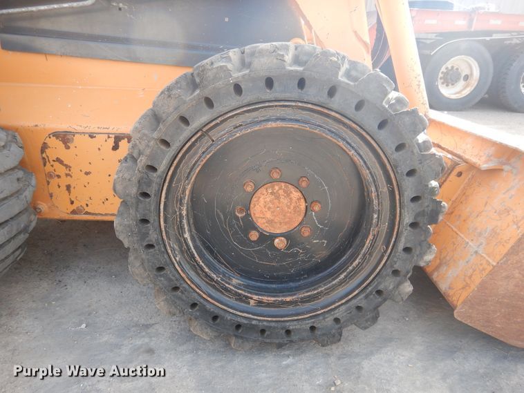 image for item HO9926 2010 Case 435 Series 3  skid steer loader