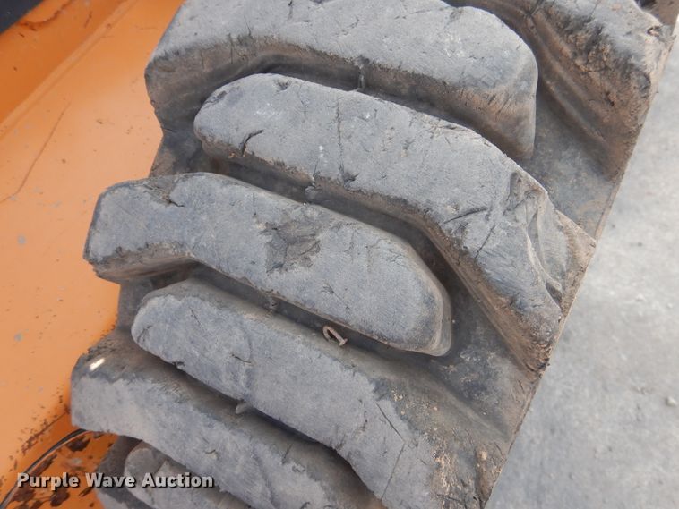 image for item HO9926 2010 Case 435 Series 3  skid steer loader