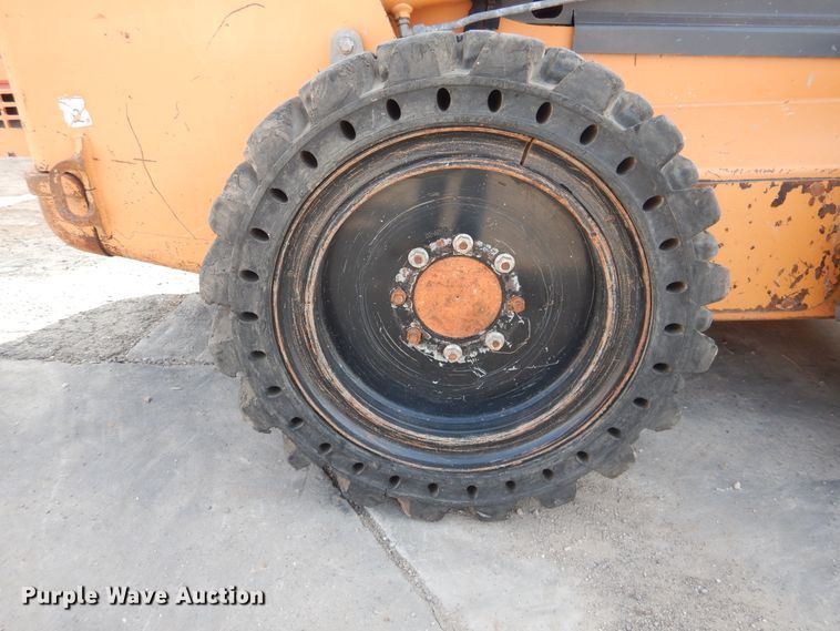 image for item HO9926 2010 Case 435 Series 3  skid steer loader