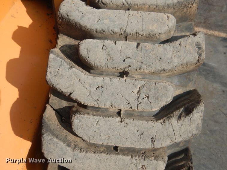 image for item HO9926 2010 Case 435 Series 3  skid steer loader