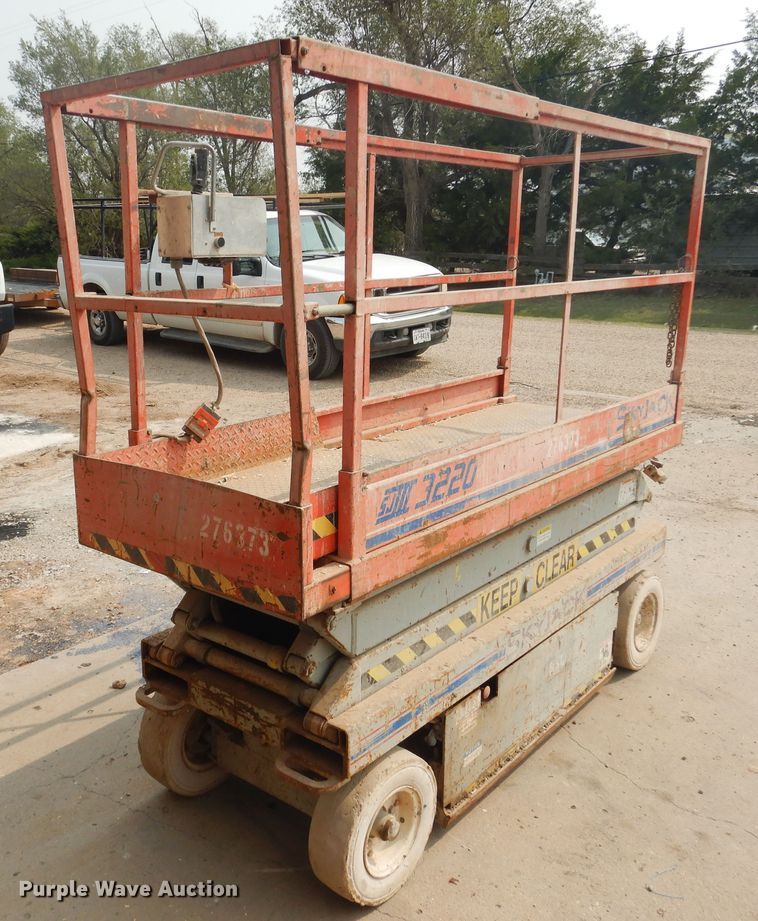 image for item HO9937 1999 Skyjack SJIII 3220  scissor lift