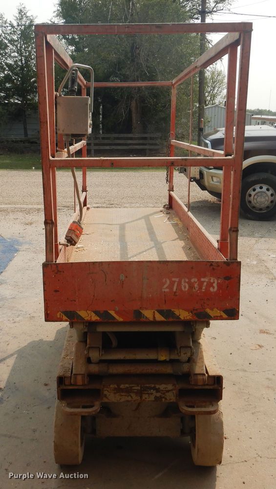 image for item HO9937 1999 Skyjack SJIII 3220  scissor lift
