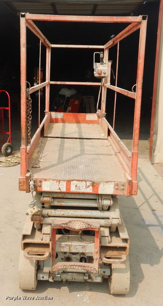image for item HO9937 1999 Skyjack SJIII 3220  scissor lift