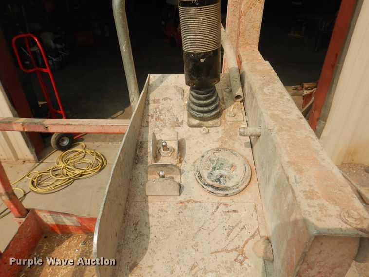 image for item HO9937 1999 Skyjack SJIII 3220  scissor lift