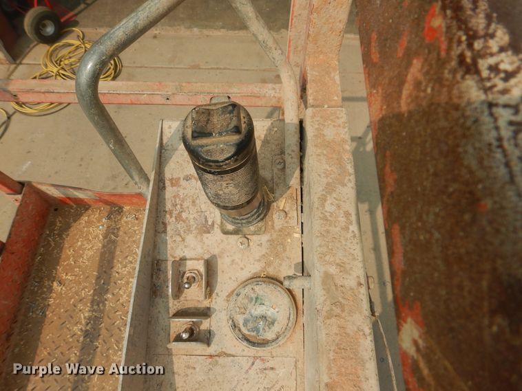 image for item HO9937 1999 Skyjack SJIII 3220  scissor lift