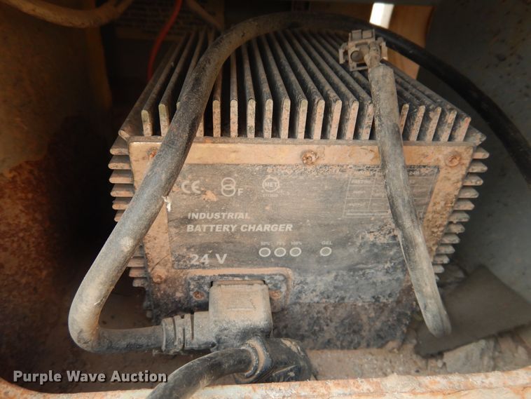 image for item HO9937 1999 Skyjack SJIII 3220  scissor lift