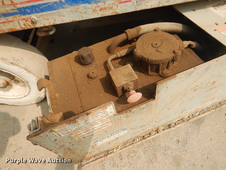 image for item HO9937 1999 Skyjack SJIII 3220  scissor lift