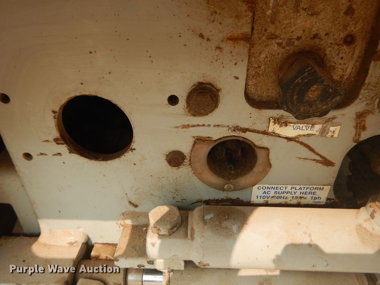 image for item HO9937 1999 Skyjack SJIII 3220  scissor lift