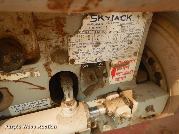 image for item HO9937 1999 Skyjack SJIII 3220  scissor lift