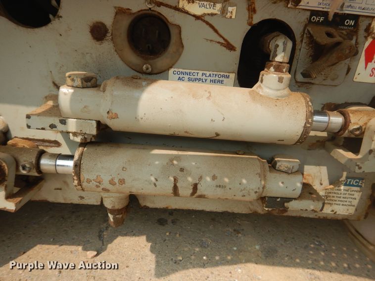 image for item HO9937 1999 Skyjack SJIII 3220  scissor lift