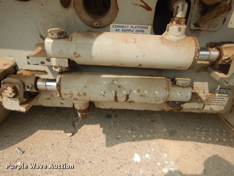 image for item HO9937 1999 Skyjack SJIII 3220  scissor lift