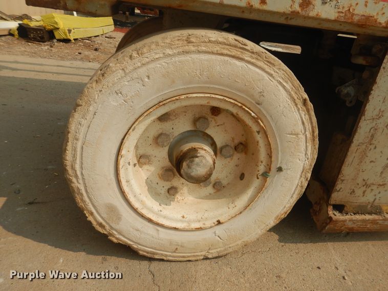 image for item HO9937 1999 Skyjack SJIII 3220  scissor lift