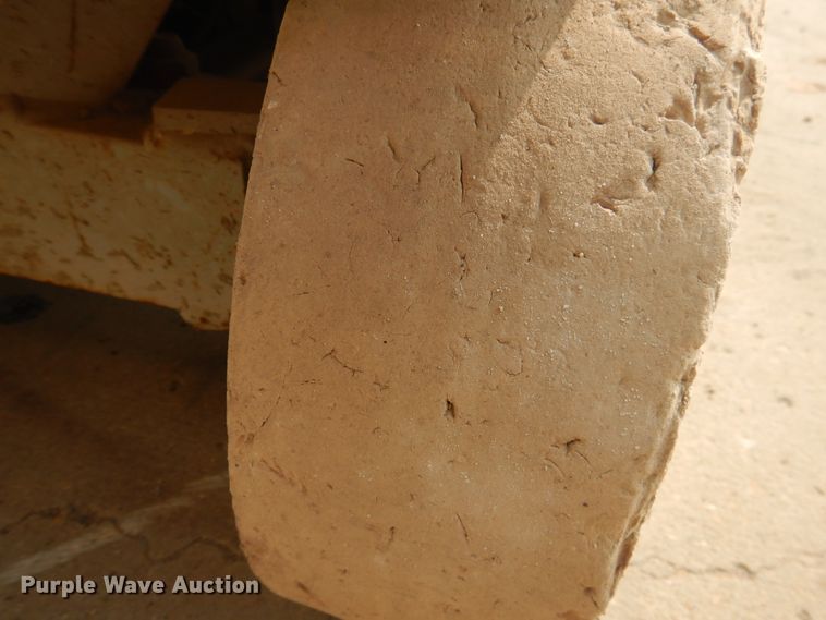 image for item HO9937 1999 Skyjack SJIII 3220  scissor lift