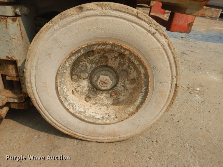 image for item HO9937 1999 Skyjack SJIII 3220  scissor lift