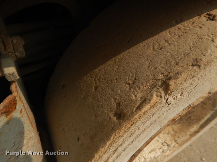 image for item HO9937 1999 Skyjack SJIII 3220  scissor lift