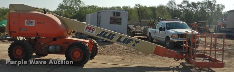 image for item HO9943 1999 JLG 600S  boom lift