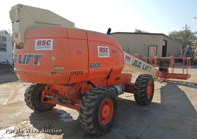 image for item HO9943 1999 JLG 600S  boom lift