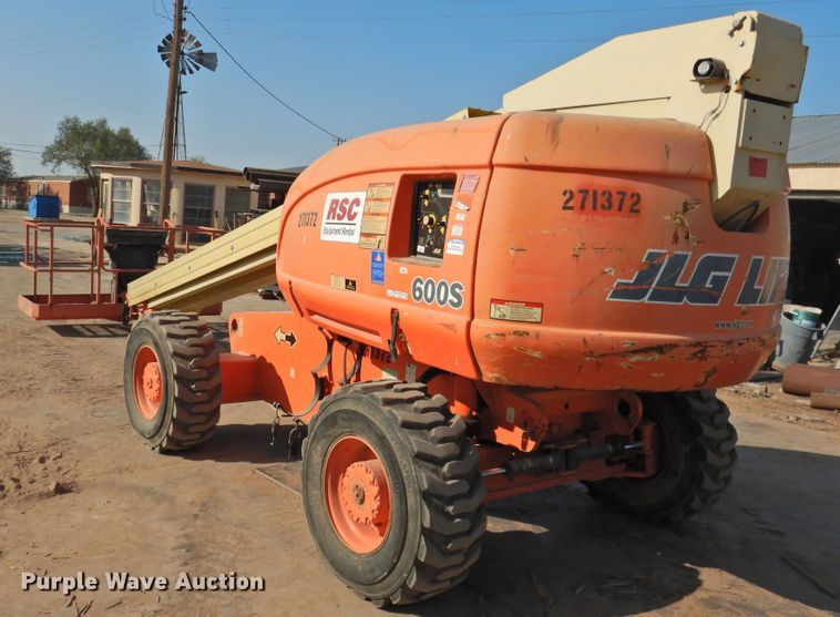 image for item HO9943 1999 JLG 600S  boom lift