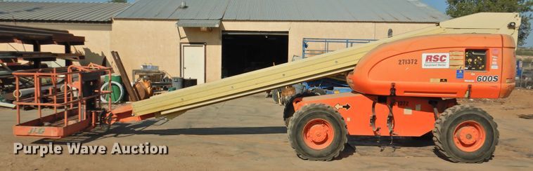 image for item HO9943 1999 JLG 600S  boom lift