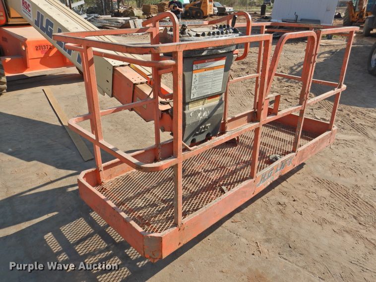 image for item HO9943 1999 JLG 600S  boom lift