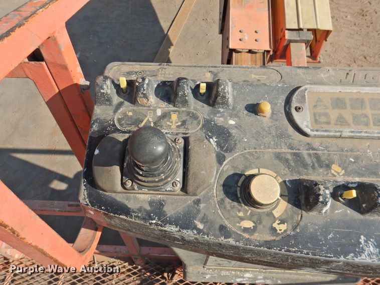 image for item HO9943 1999 JLG 600S  boom lift