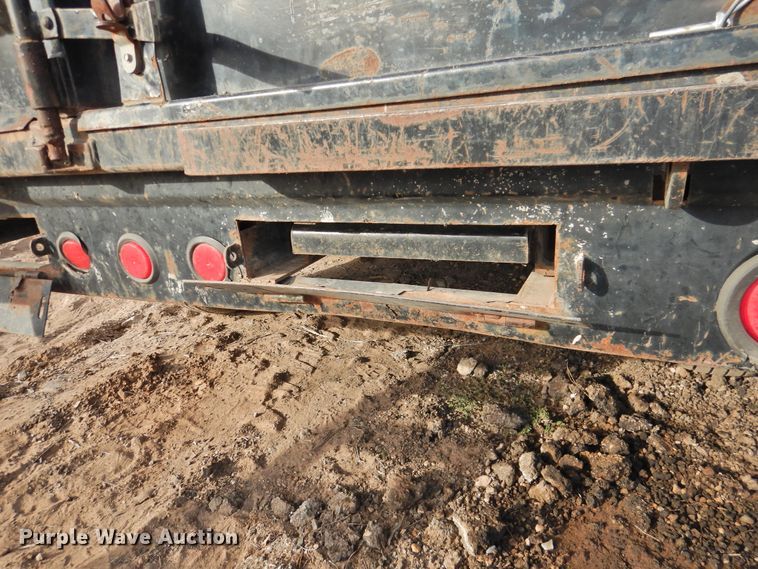 image for item HO9948 2006 PJ Trailers dump trailer