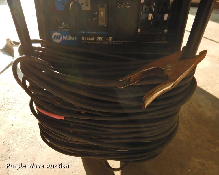 image for item HO9954 Miller Bobcat 250NT welder/generator