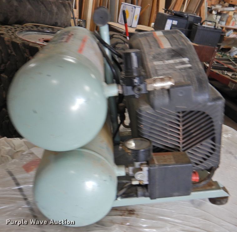 image for item HO9974 Hitachi EC99S  air compressor