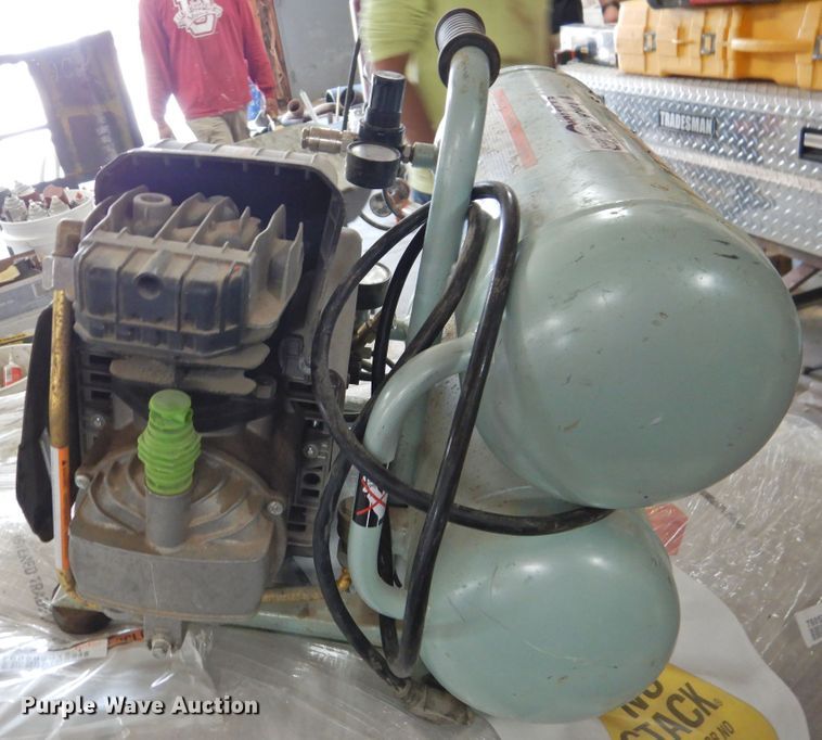 image for item HO9974 Hitachi EC99S  air compressor