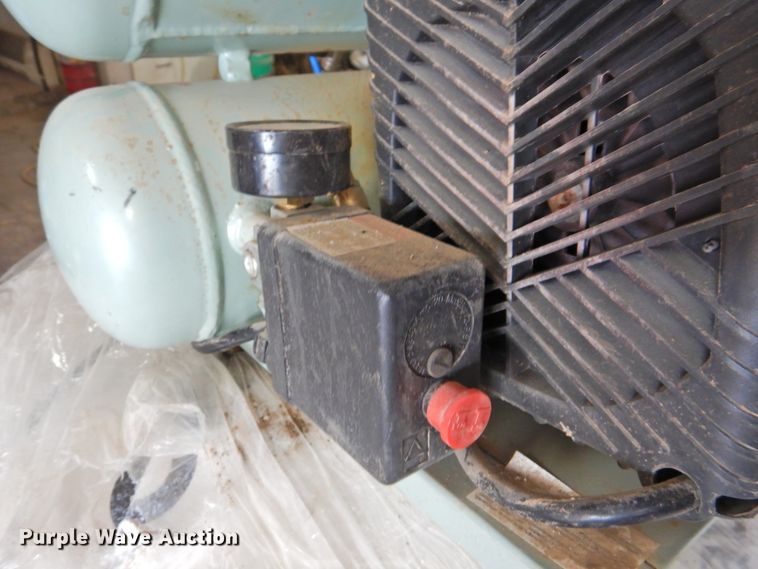 image for item HO9974 Hitachi EC99S  air compressor