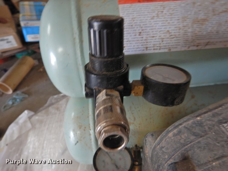 image for item HO9974 Hitachi EC99S  air compressor