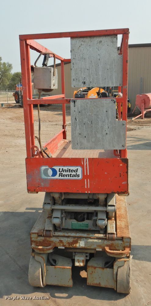 image for item HO9985 2008 Skyjack SJIII 3219  scissor lift