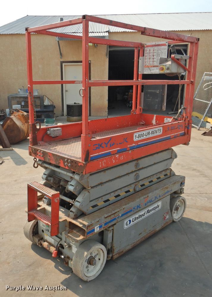 image for item HO9985 2008 Skyjack SJIII 3219  scissor lift