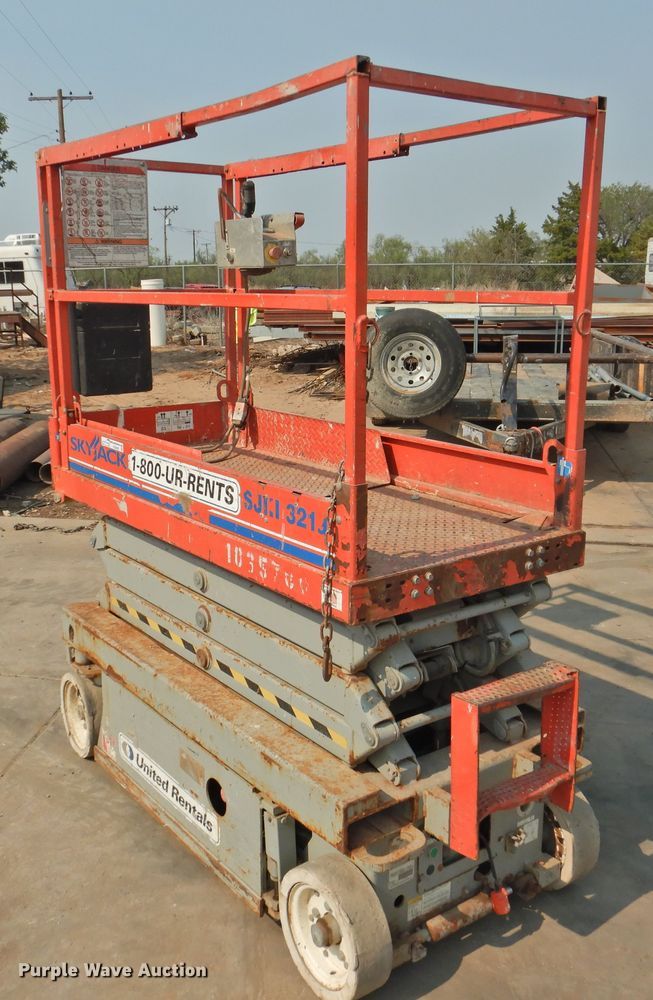 image for item HO9985 2008 Skyjack SJIII 3219  scissor lift