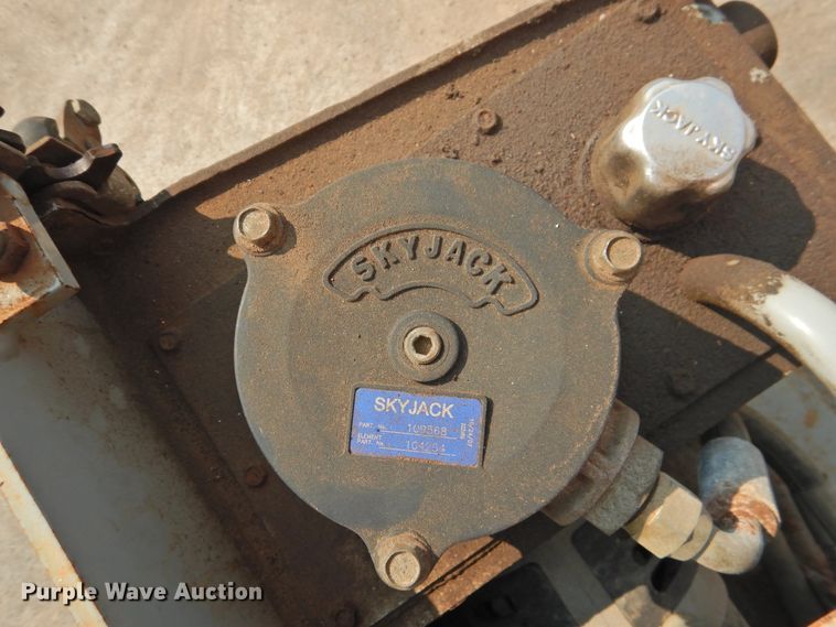 image for item HO9985 2008 Skyjack SJIII 3219  scissor lift