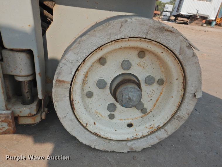 image for item HO9985 2008 Skyjack SJIII 3219  scissor lift