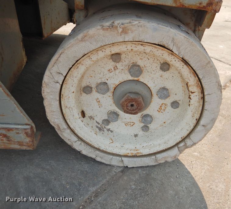 image for item HO9985 2008 Skyjack SJIII 3219  scissor lift