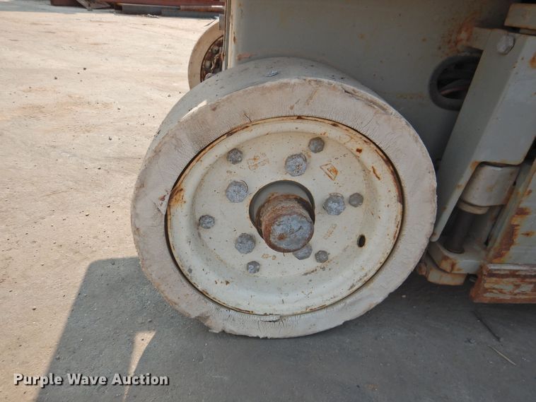 image for item HO9985 2008 Skyjack SJIII 3219  scissor lift