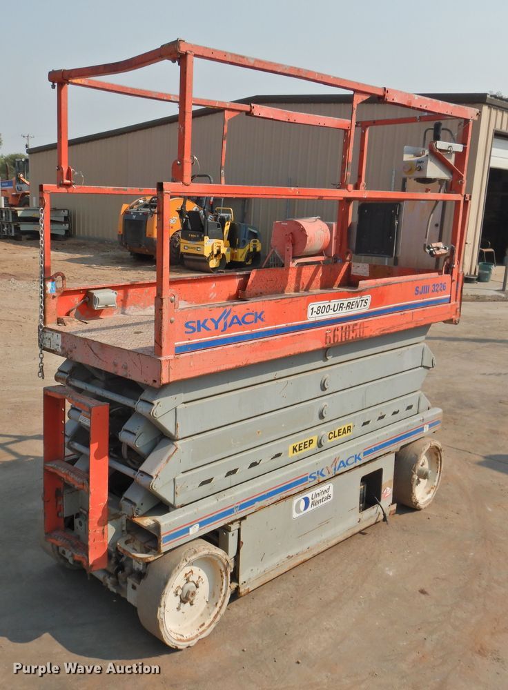 image for item HO9986 2007 Skyjack SJIII 3226  scissor lift