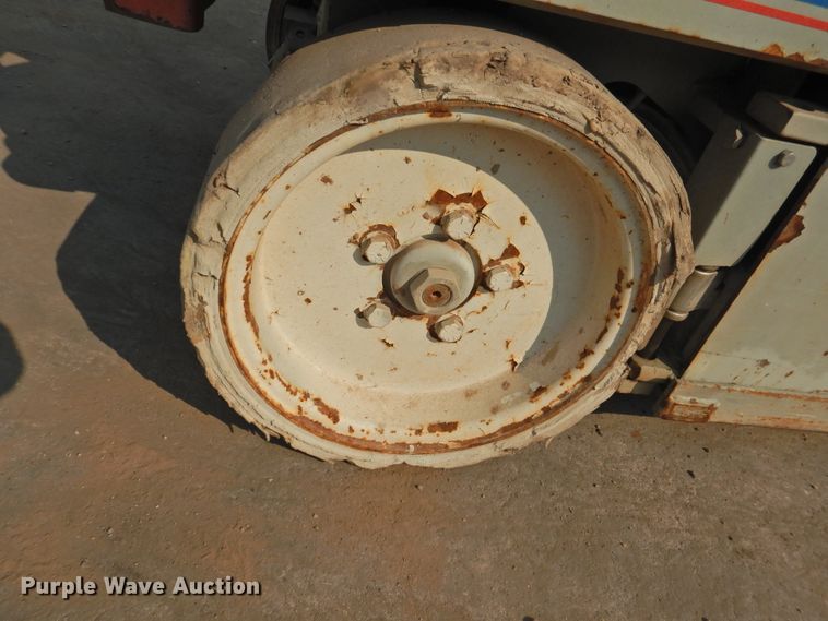 image for item HO9986 2007 Skyjack SJIII 3226  scissor lift