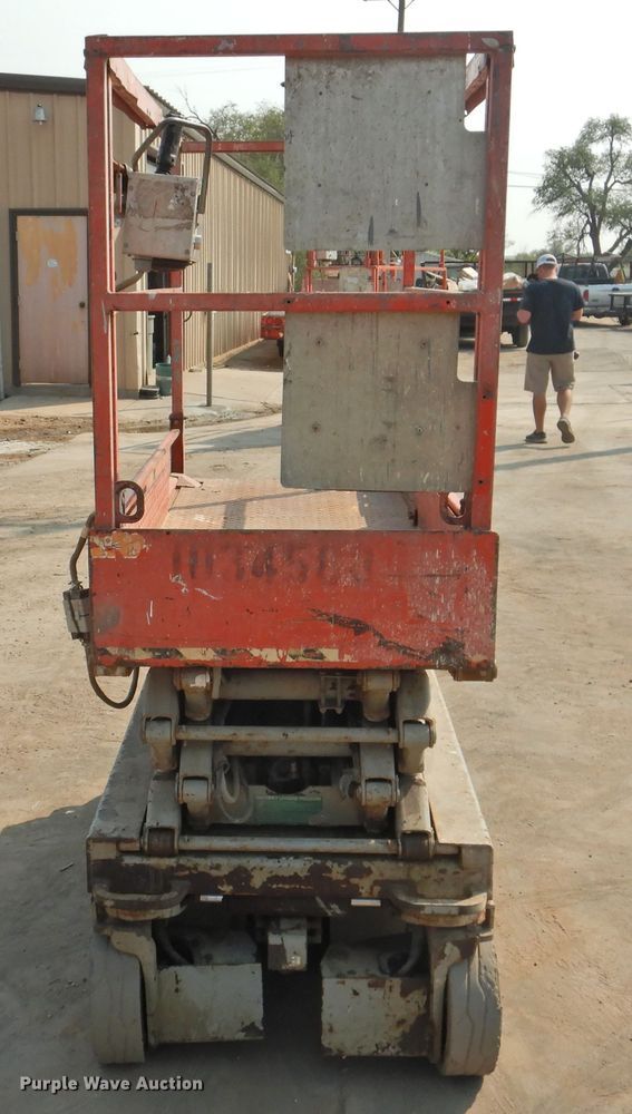 image for item HO9987 2008 Skyjack SJIII 3219  scissor lift