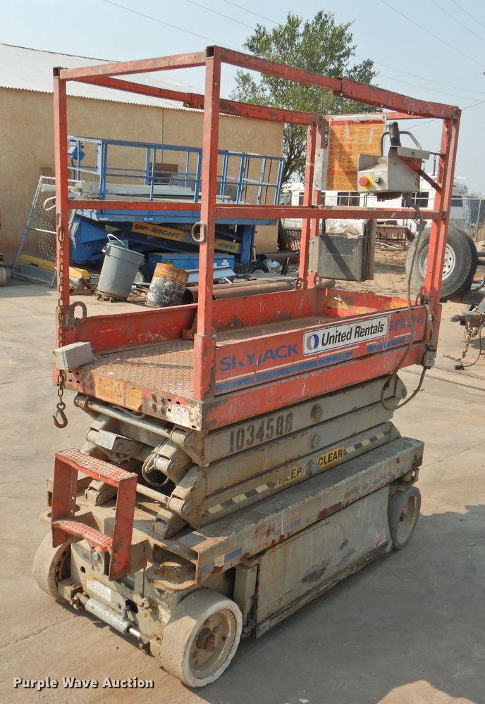 image for item HO9987 2008 Skyjack SJIII 3219  scissor lift