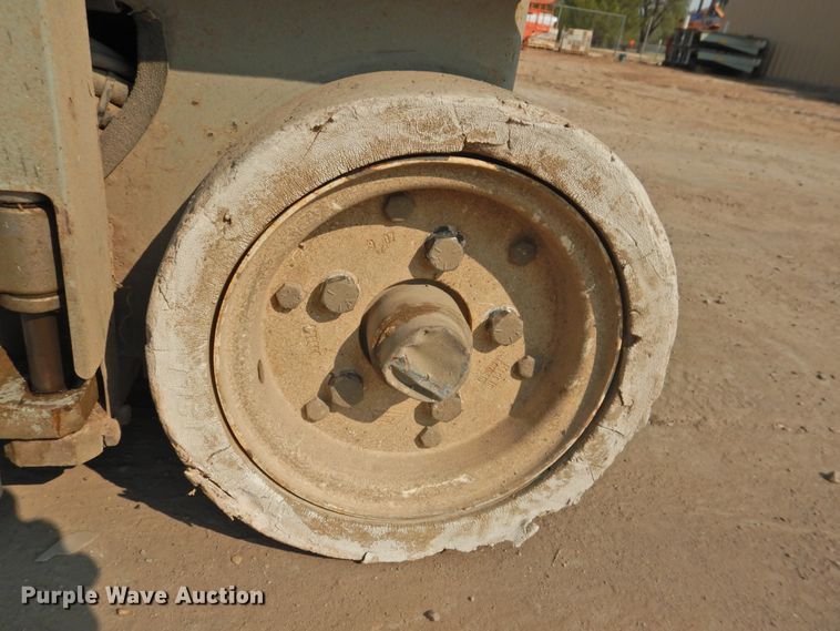 image for item HO9987 2008 Skyjack SJIII 3219  scissor lift