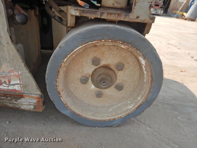 image for item HO9987 2008 Skyjack SJIII 3219  scissor lift