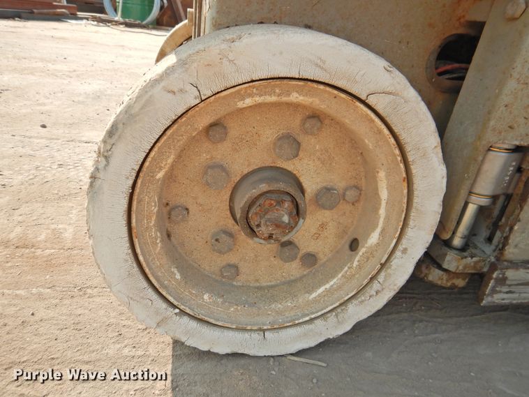 image for item HO9987 2008 Skyjack SJIII 3219  scissor lift