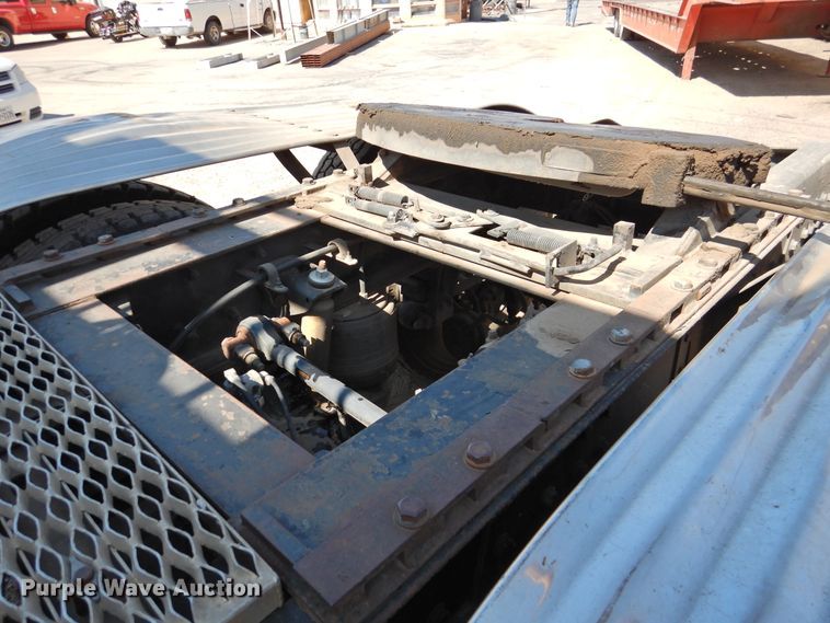 image for item HU9500 1992 Peterbilt 379  semi truck