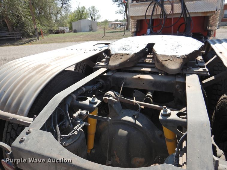 image for item HU9500 1992 Peterbilt 379  semi truck