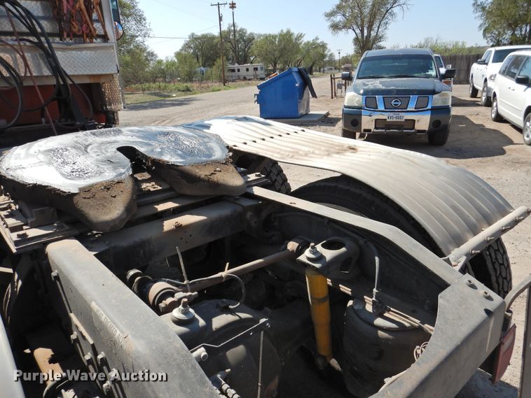 image for item HU9500 1992 Peterbilt 379  semi truck